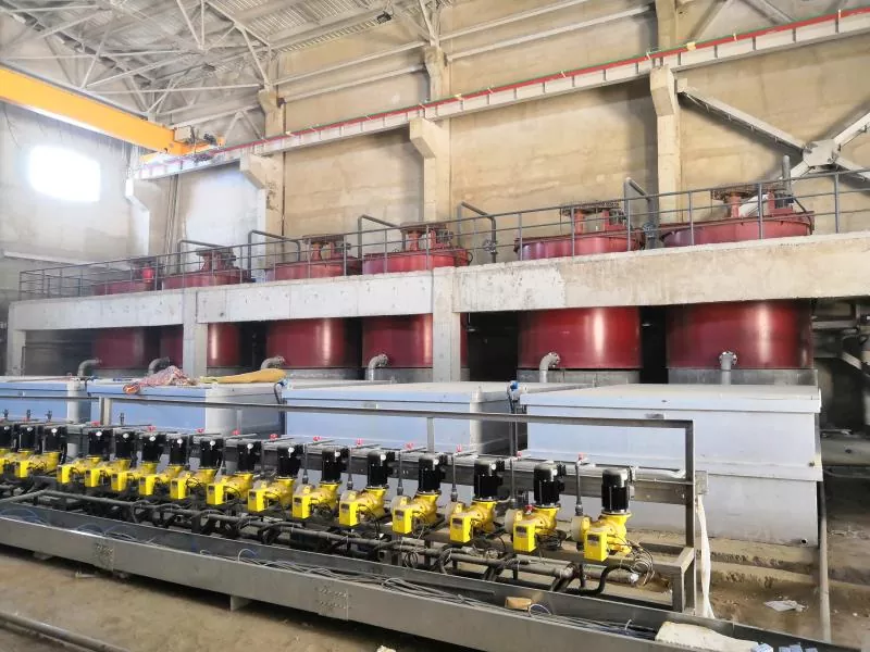 Kaj naredi agitacijsko rezervoar bistvenega pomena pri sodobnem rudarjenju in predelavi?